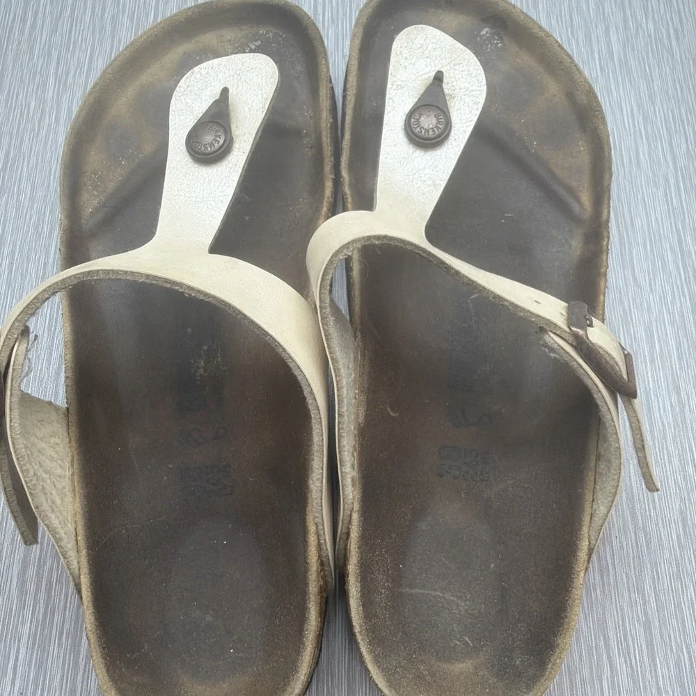 Birkenstock Gizeh Sandals Womens 38 US 7 Narrow Metallic Gold Thong